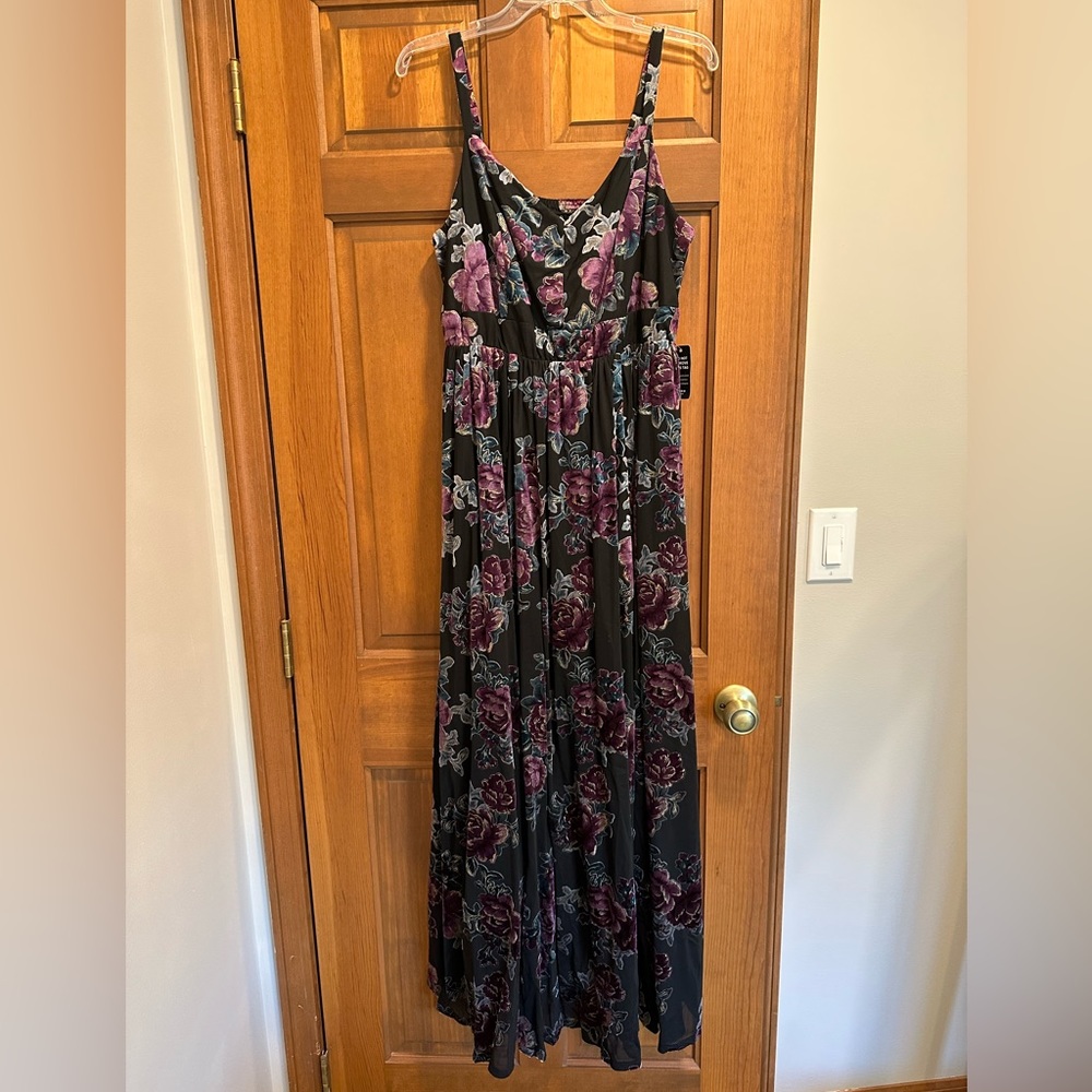 Torrid sleeveless floral maxi dress - store tag/never worn. #prom #eveningwear
